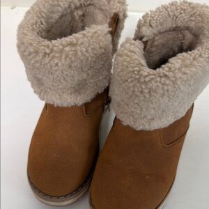 Cozy Tan Boots with Cream Fur Lining